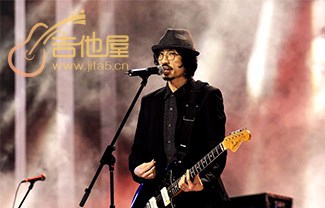 民谣在路上吉他谱,原版前冲乐队歌曲,简单G调指弹曲谱,高清六线乐谱