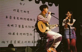 霓虹吉他谱,原版徐秉龙歌曲,简单C调指弹曲谱,高清六线乐谱